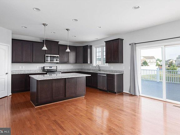 3rd image of 181 Fitzgerald St