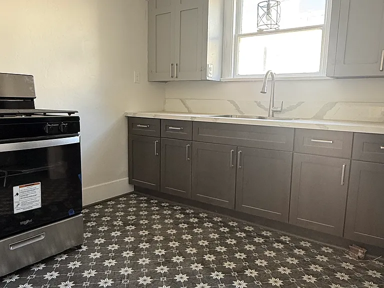 110 N Tyndall Ave — Photo 5