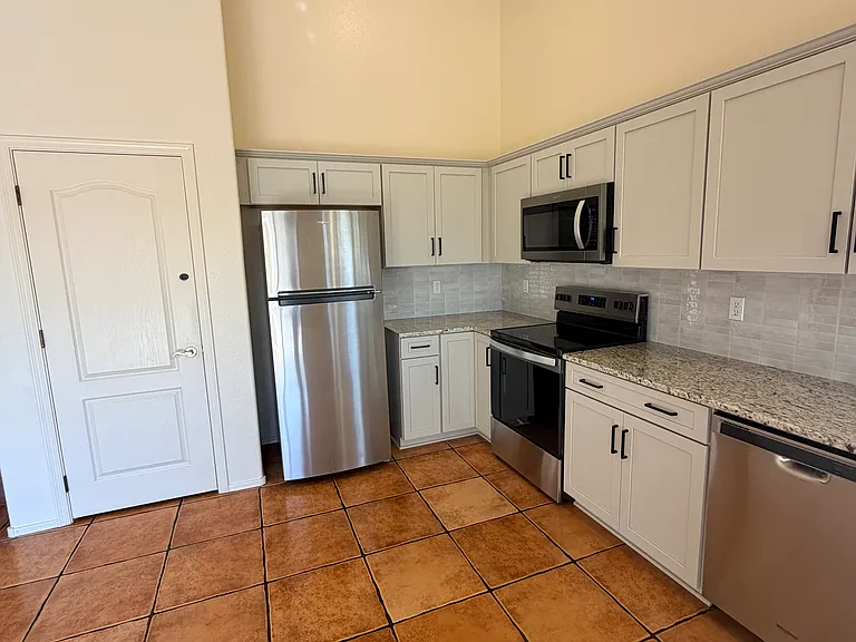 9005 N Lawndale Dr — Photo 14