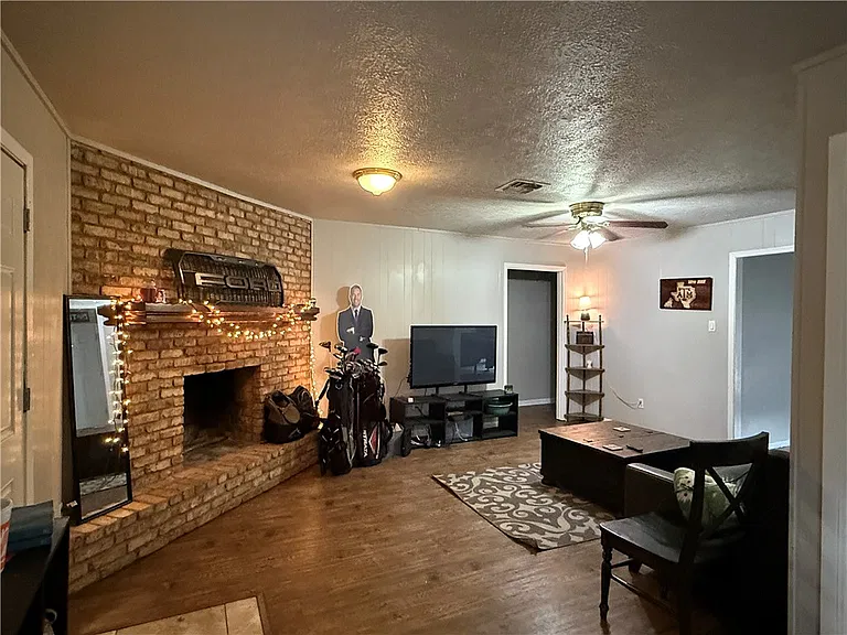 1213 S Ridgefield Cir — Photo 3