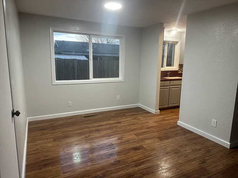 215 Brandywine Ct — Photo 4