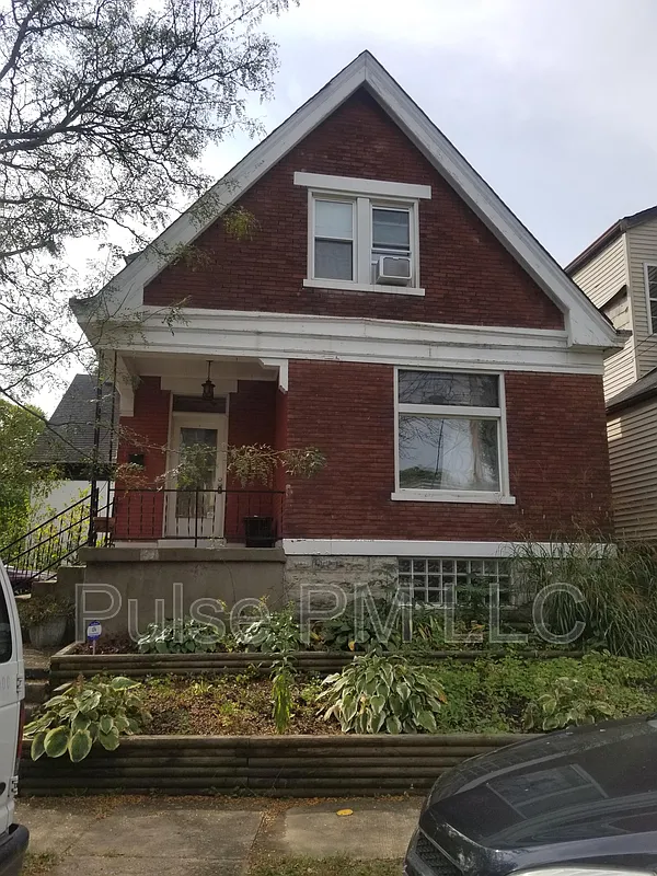 2 bed, 1.5 bath, 1360 sqft, $1,600 — Photo 1