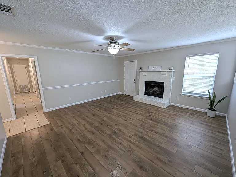 1625 Campbell Dr N — Photo 4