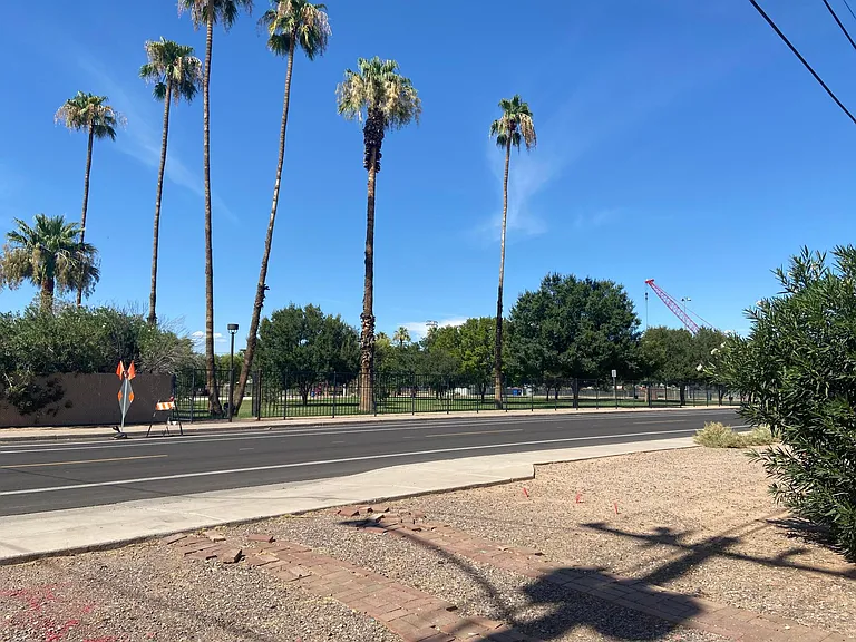 318 E Alvarado Rd — Photo 10