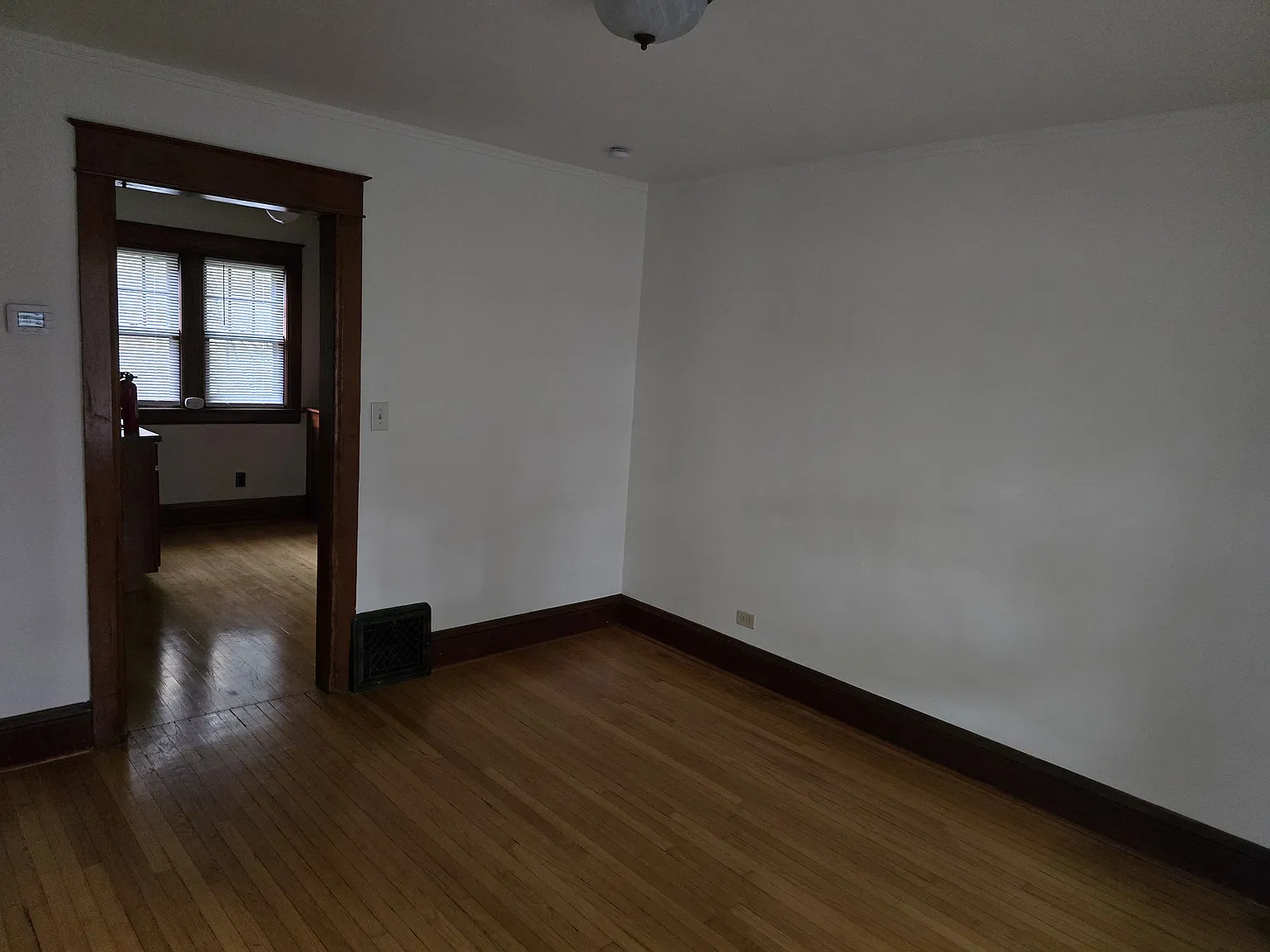 3 bed, 1300 sqft, $1,900 — Photo 4