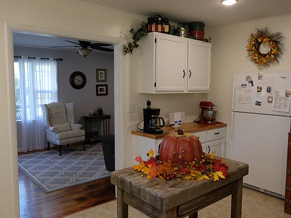 4th image of 18317 Osgood Ln