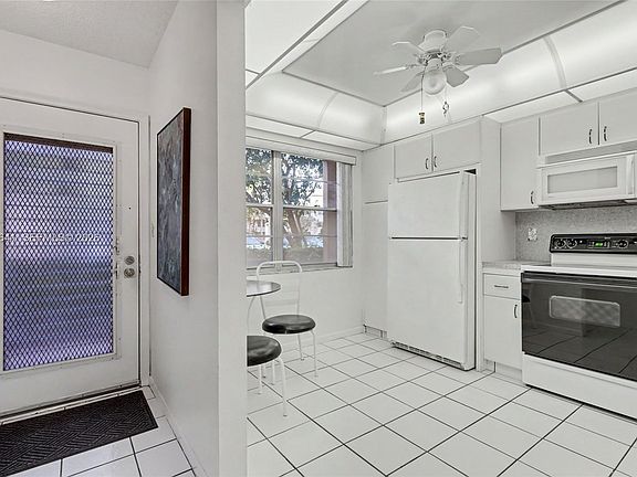 5th image of 2304 Lucaya Ln APT G1