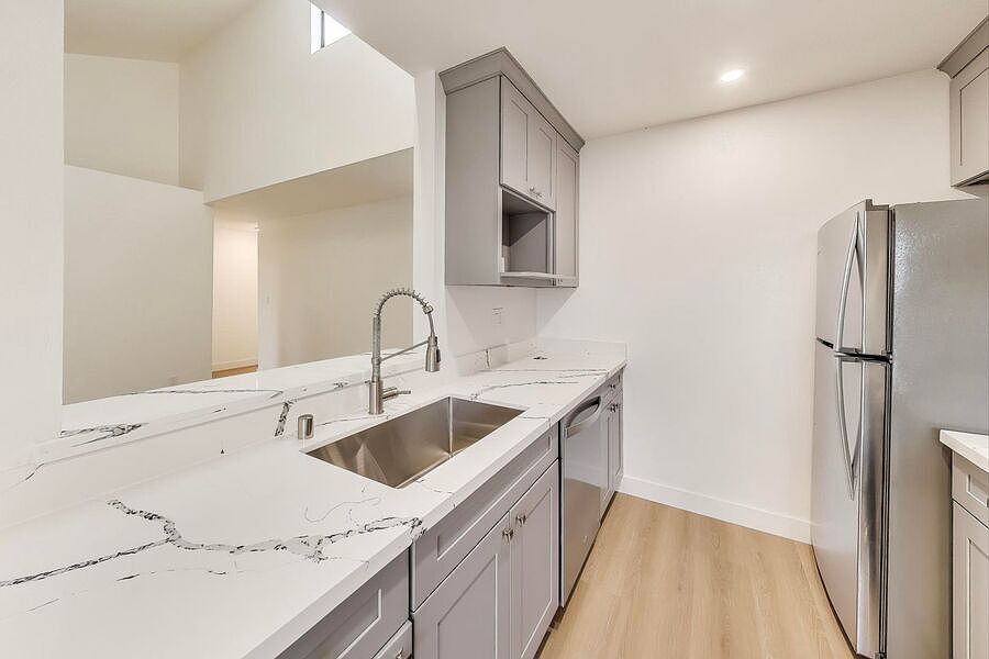 1st image of 230 Grand Blvd APT 3