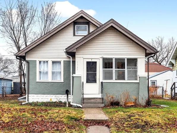 1369 Hewitt Ave, Saint Paul, MN 55104