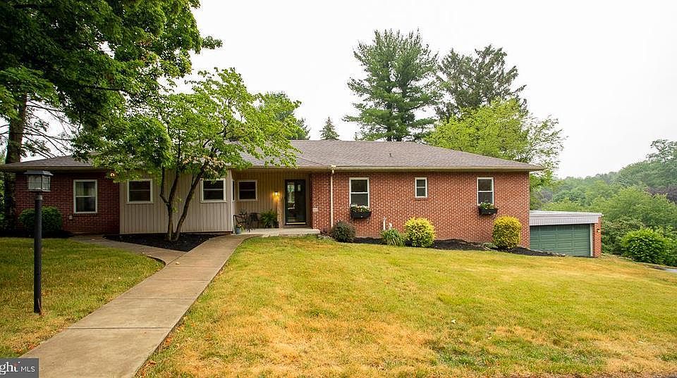 1st image of 1639 Clover Ln