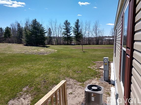 5th image of 26050 Minaret Ave