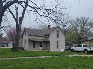 526 S Poplar St, Ottawa, KS 66067
