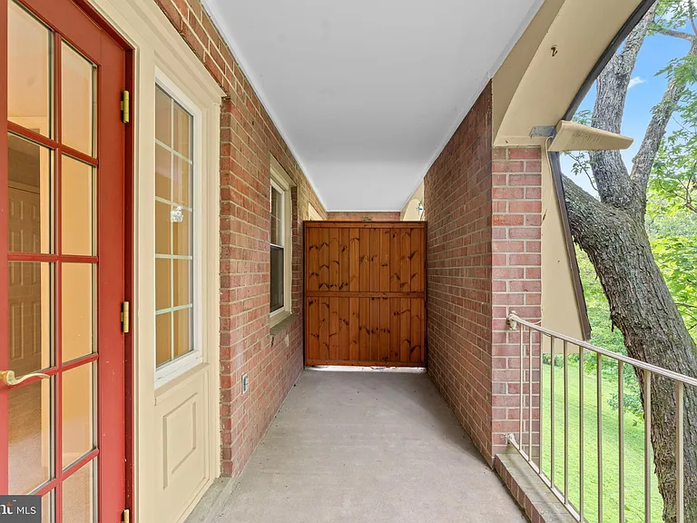 8110 Colony Point Rd #H — Photo 25