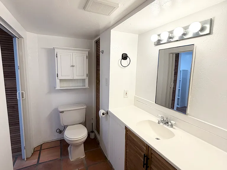 702 S Tulip St — Photo 5