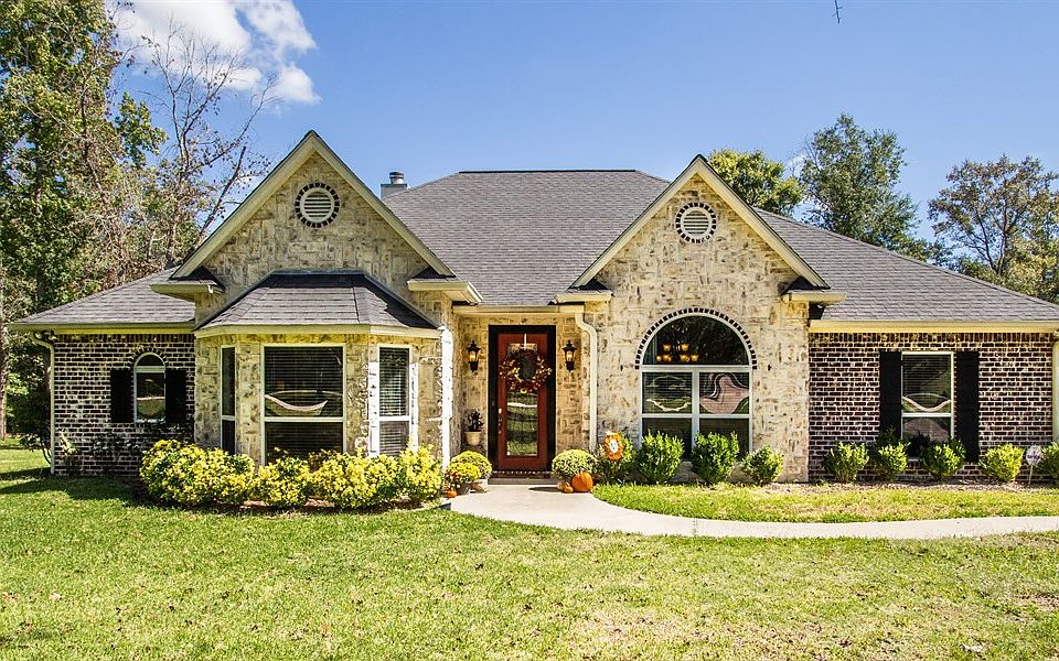 1st image of 132 Autumn Lake Dr