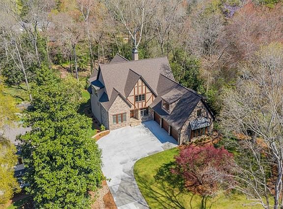 2nd image of 822 Jefferson Dr