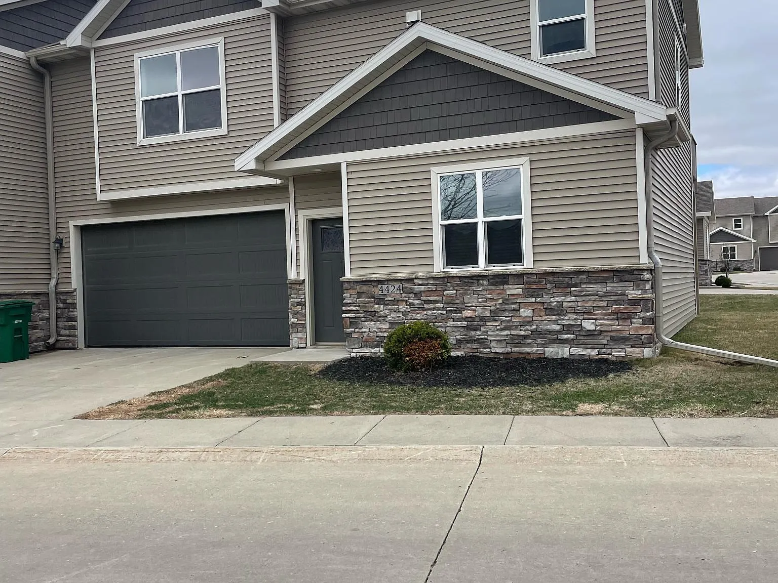 3 bed, 2.5 bath, 1434 sqft, $1,795 — Photo 1