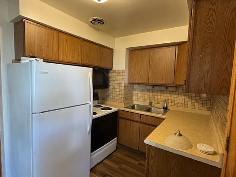 816 E Gorham St — Photo 5