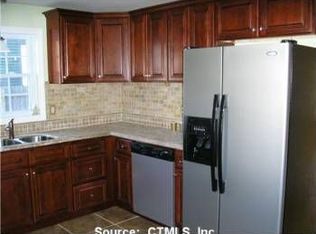 39 Whitworth St, Enfield, CT 06082