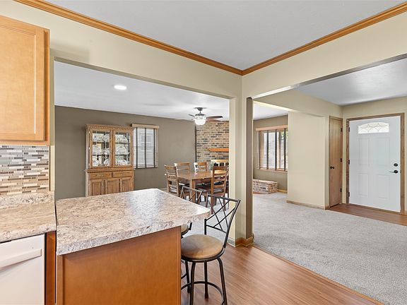 3rd image of 8022 Suncrest Dr