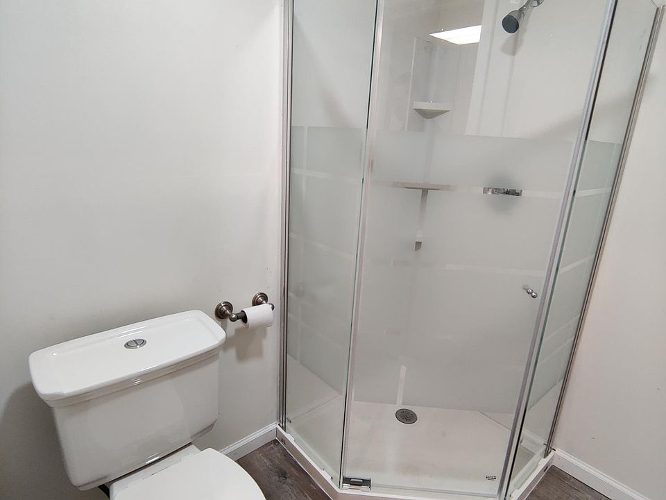1st image of 434 W Willowview Dr #3