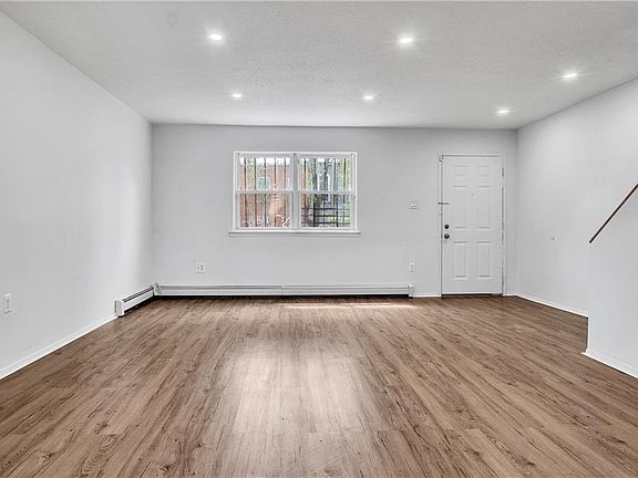 5th image of 540 Ashford St