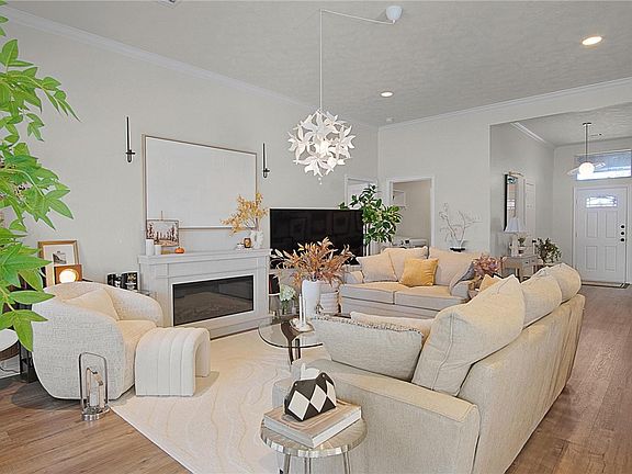 5th image of 1021 Emerald Dove Ave