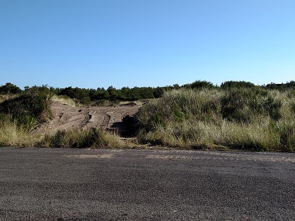 2nd image of 0 Dune Cres