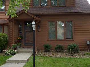 16 Westchester Sq, Burnsville, MN 55337