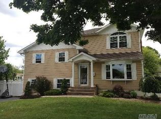 38 Butler St, West Islip, NY 11795