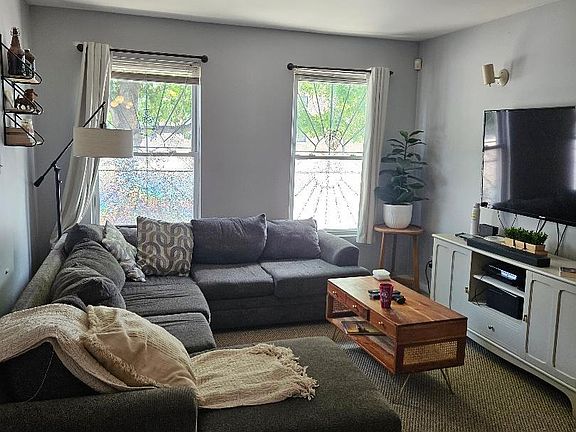 2nd image of 1404 N Greenview Ave APT 1