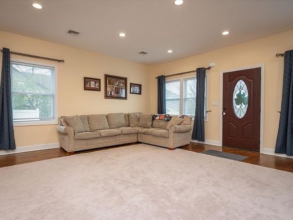 4th image of 54 McKinley Ave