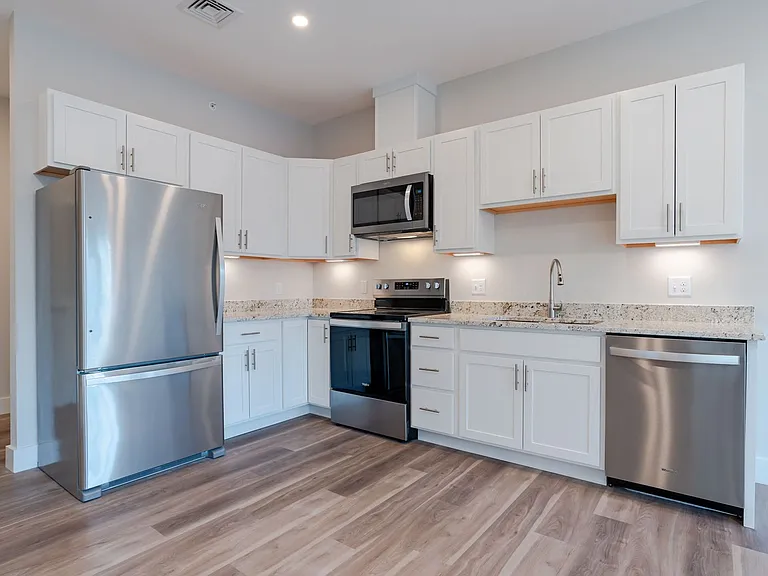 16 Sullivan St — Photo 1