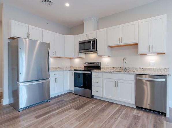 16 Sullivan St #302