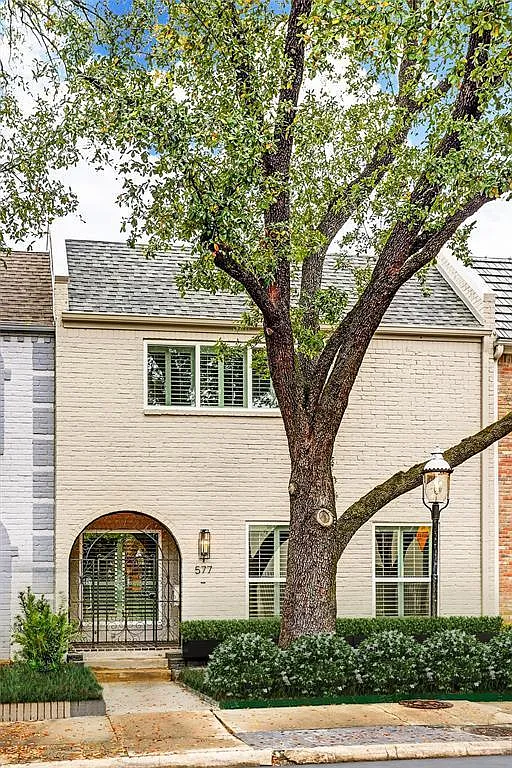 2 bed, 2.5 bath, 2077 sqft, $3,400 — Photo 1