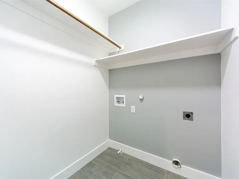 1220 E 9th St — Photo 29
