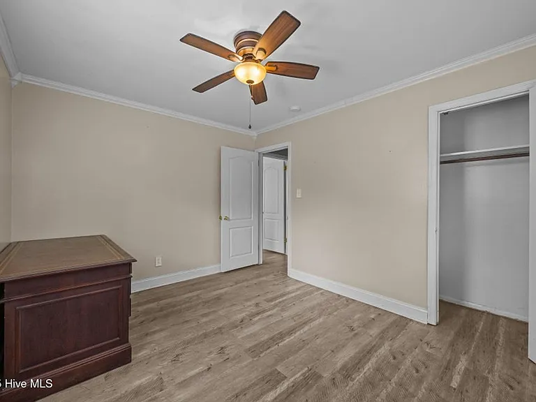 613 Maple St — Photo 15