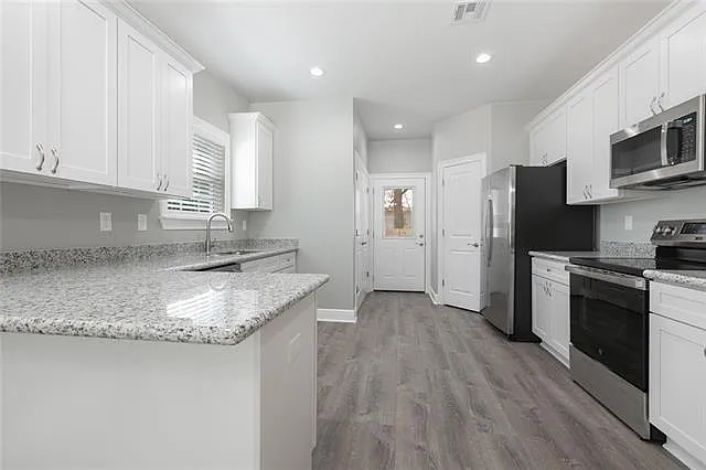 1419 N Hosmer St — Photo 6