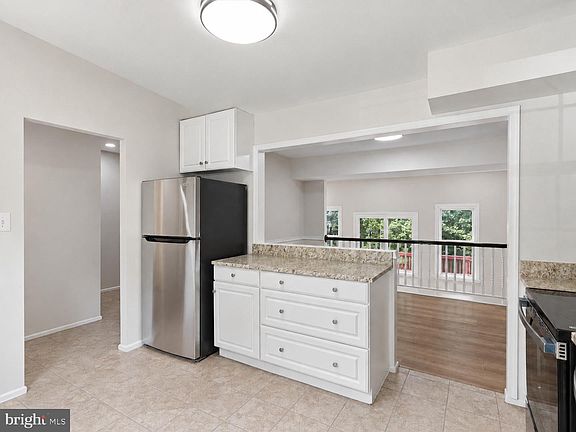 4th image of 8398 Uxbridge Ct