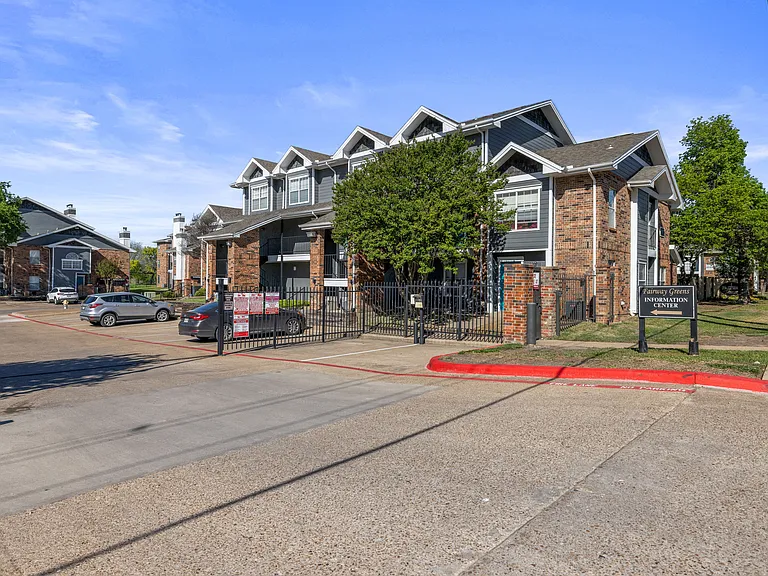 Fairway Greens Apartments — Photo 34