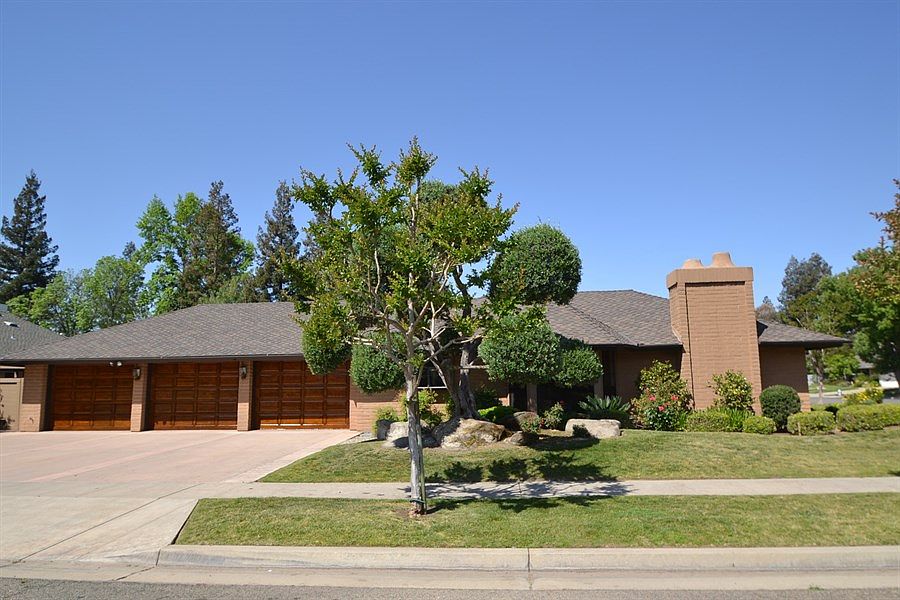 2nd image of 739 E Warwick Ave