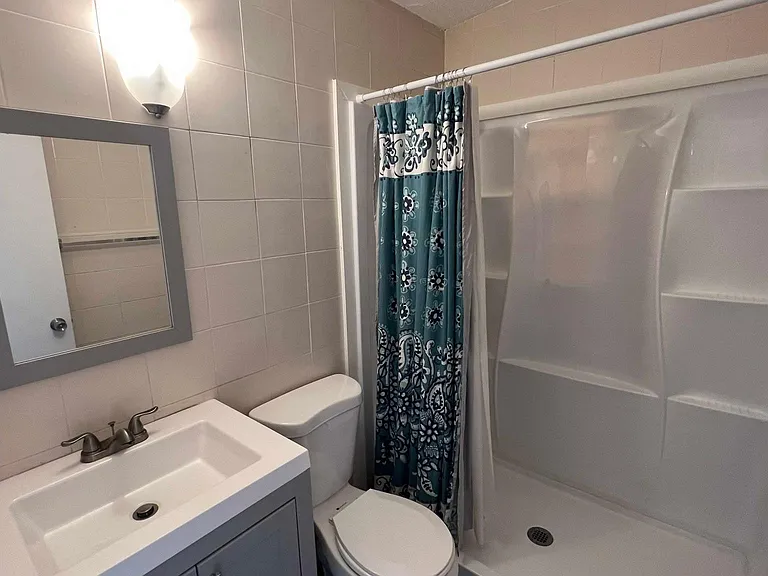 2645 SW 33rd Ave #2 — Photo 5