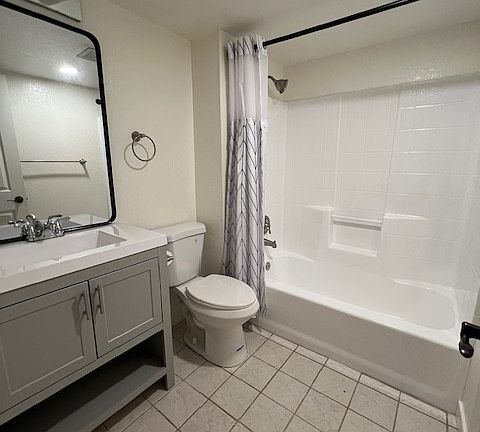 5th image of 2849 E St #404