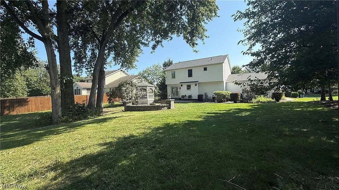 4 bed, 2.5 bath, 2280 sqft, $2,895 — Photo 2
