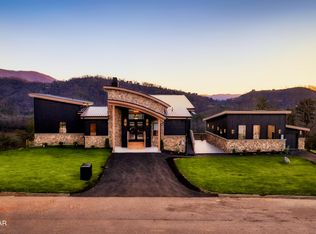 2665 Cloud View Dr, Sevierville, TN 37862