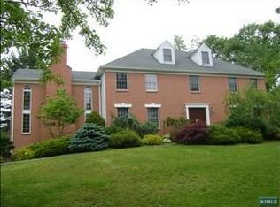 10 Sunden Ct, Old Tappan, NJ 07675