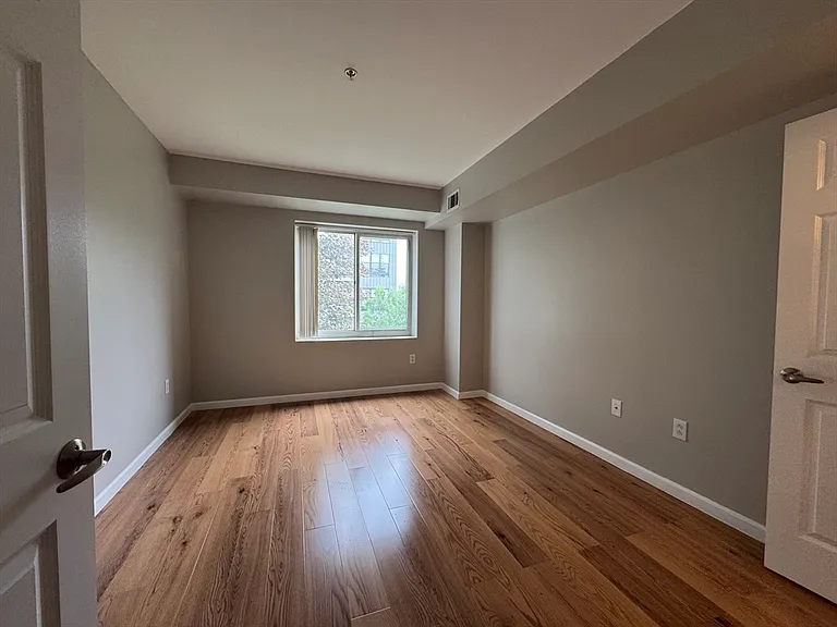 1 Cityview Ln #213 — Photo 8