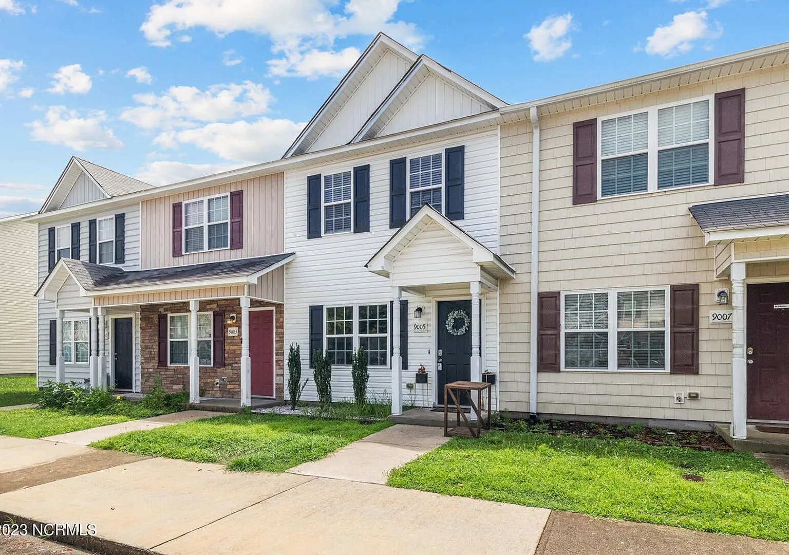 2 Bed 2.5 Bath Townhome — Photo 2