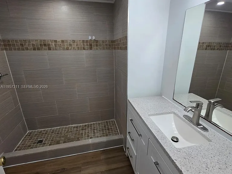 2424 SE 17th Cswy #110B — Photo 11
