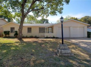 284 Belle St, Bedford, TX 76022